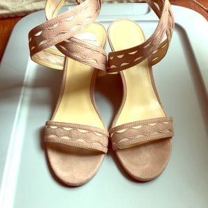 Marc Fisher mauve pink low wedges